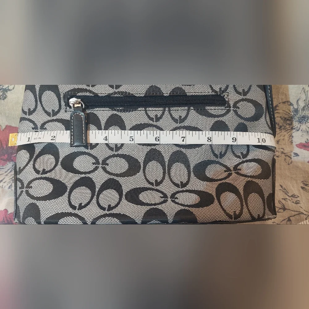 Black & White Signature-Print Shoulder Bag - Classic Monogram Style - Picture 3 of 10